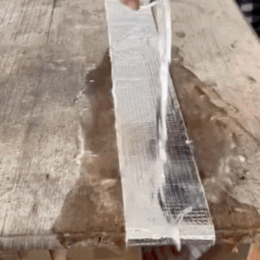 Bandă de etanșare rezistentă – Soluția rapidă pentru țevi, acoperișuri și scurgeri